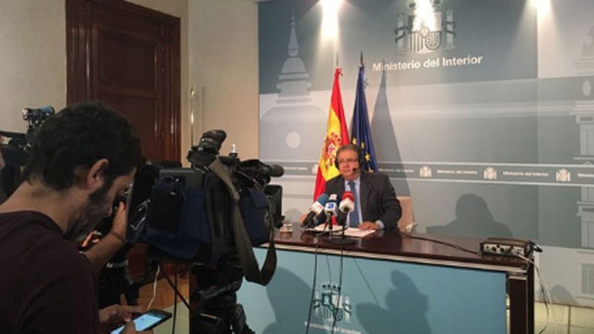 Zoido: si la respuesta de Puigdemont no es clara "se entenderá que  ha declarado la independencia"