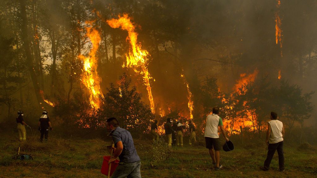 Lucha desigual contra el fuego: la desesperación de los vecinos por el descontrol de las llamas