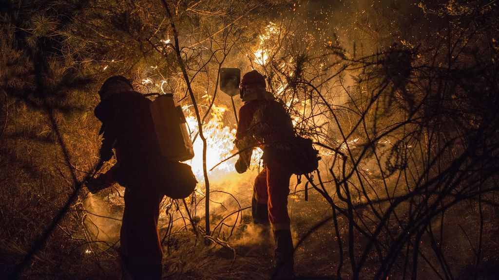 14 fuegos superan las 20 hectáreas en Galicia y dos de ellos son grandes incendios