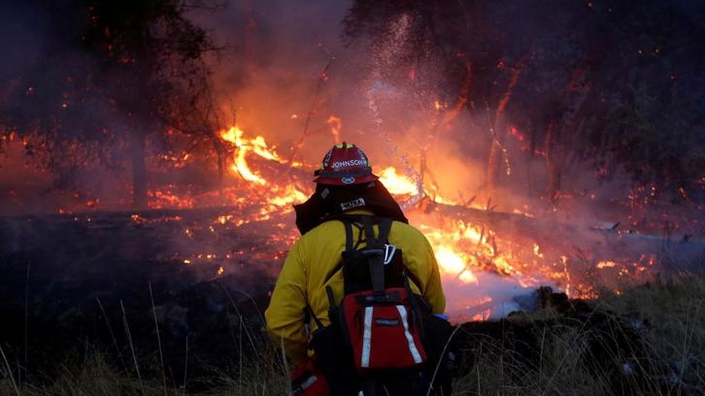 California sigue luchando contra uno de los incendios más mortíferos de su historia