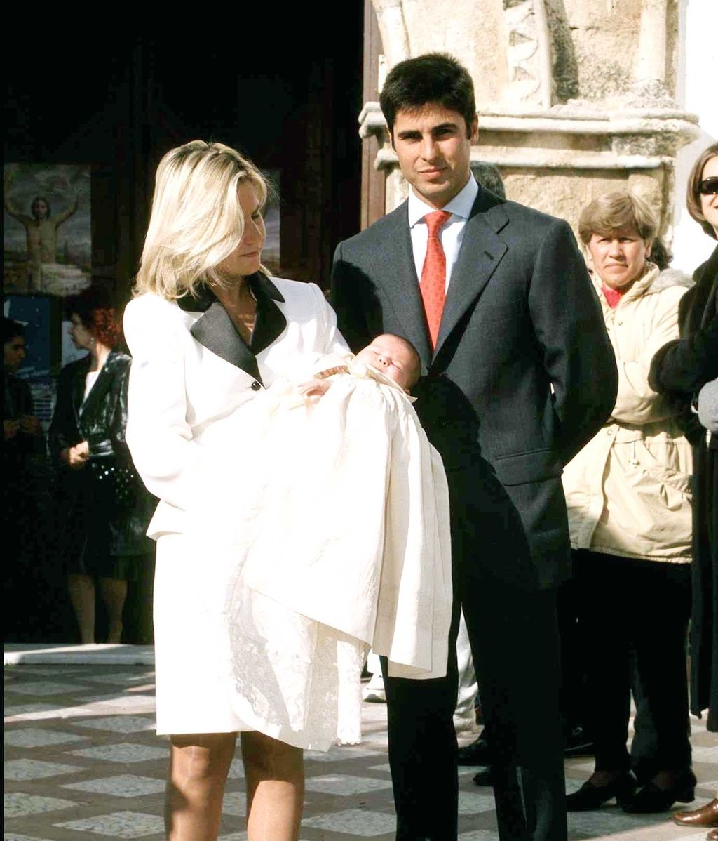 El día de su bautizo junto a sus padres, Francisco Rivera y Eugenia Martínez de Irujo