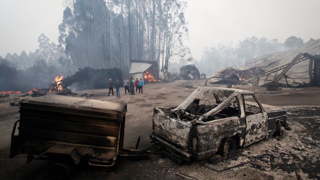 Tres muertos por la ola de incendios que arrasa Galicia