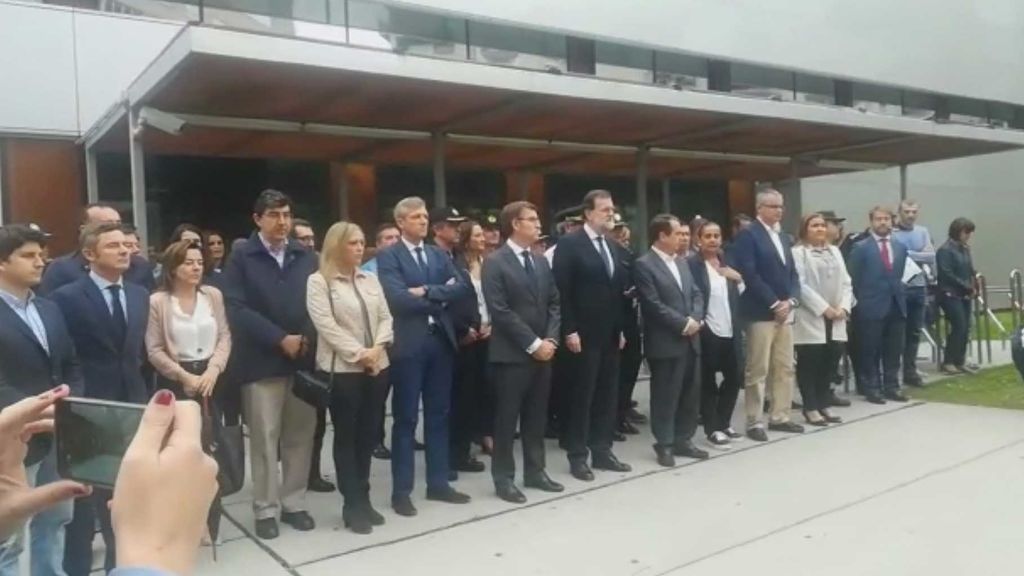 Rajoy y Núñez Feijóo guardan un minuto de silencio por las víctimas de los incendios de Galicia