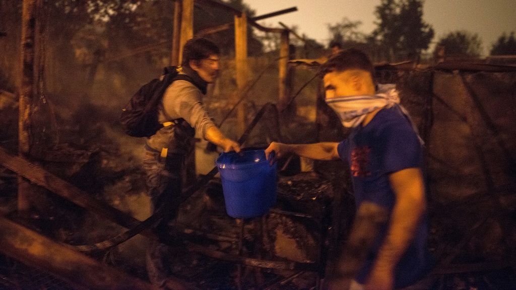 Incendio en Baiona: Los vecinos, entre el pánico y la desesperación de salvar sus casas