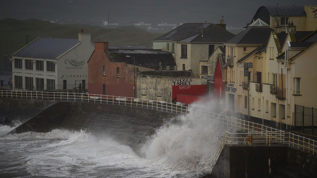 Los vientos barren la costa irlandesa