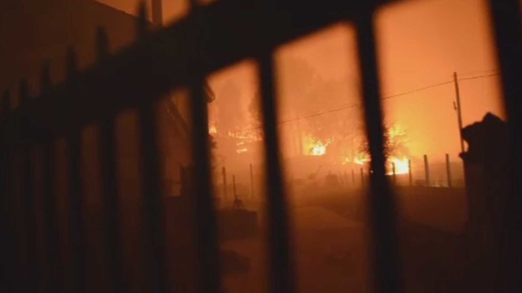 Otra noche interminable en Galicia: Aún hay 40 incendios activos, siete cerca de viviendas