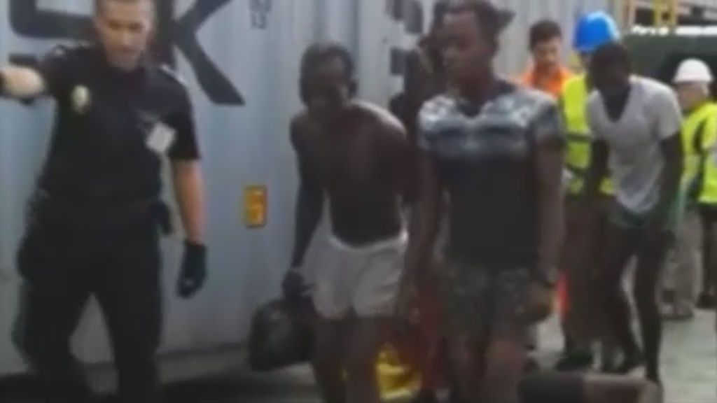 El milagro de 13 inmigrantes que han sobrevivido a un viaje en un contenedor desde Ghana