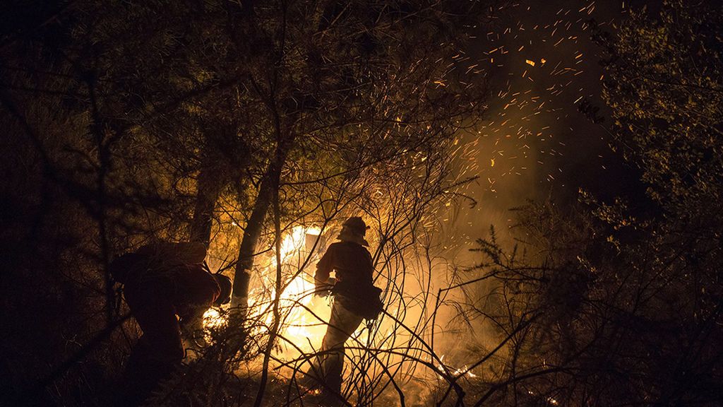 La titánica lucha contra el fuego de los militares de la UME en Galicia