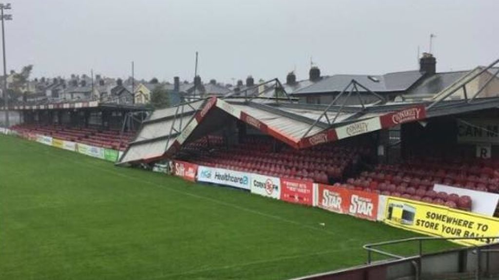 El huracán "Ophelia" destroza el estadio del Cork City El huracán "Ophelia" destroza el estadio del Cork City