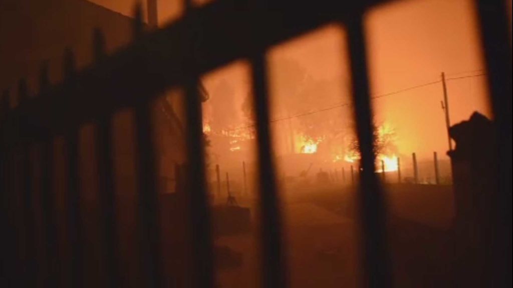 Otra noche interminable en Galicia: Aún hay 40 incendios activos, siete cerca de viviendas
