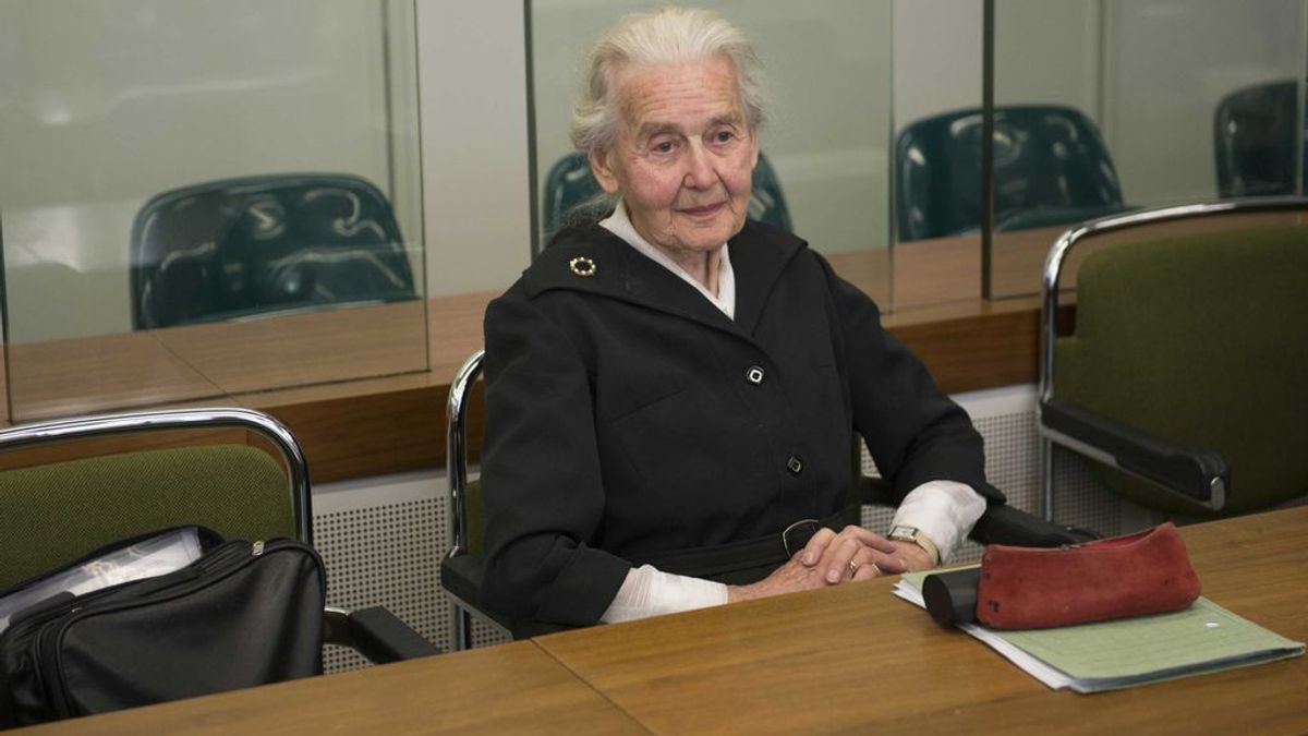 Condenan a seis meses de cárcel en Alemania a una mujer de 88 años por negar el Holocausto