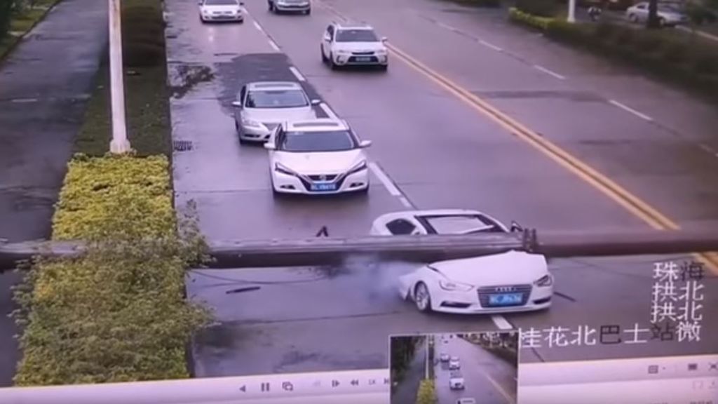 Este hombre vuelve a nacer después de que una grúa aplastase su coche