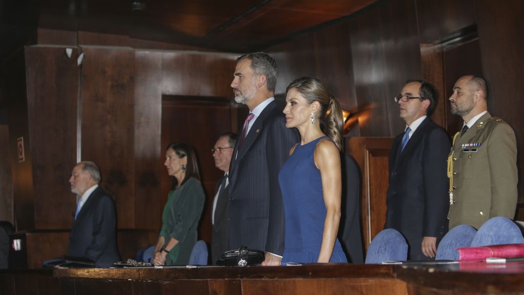 Los Reyes mientras suena el himno de España