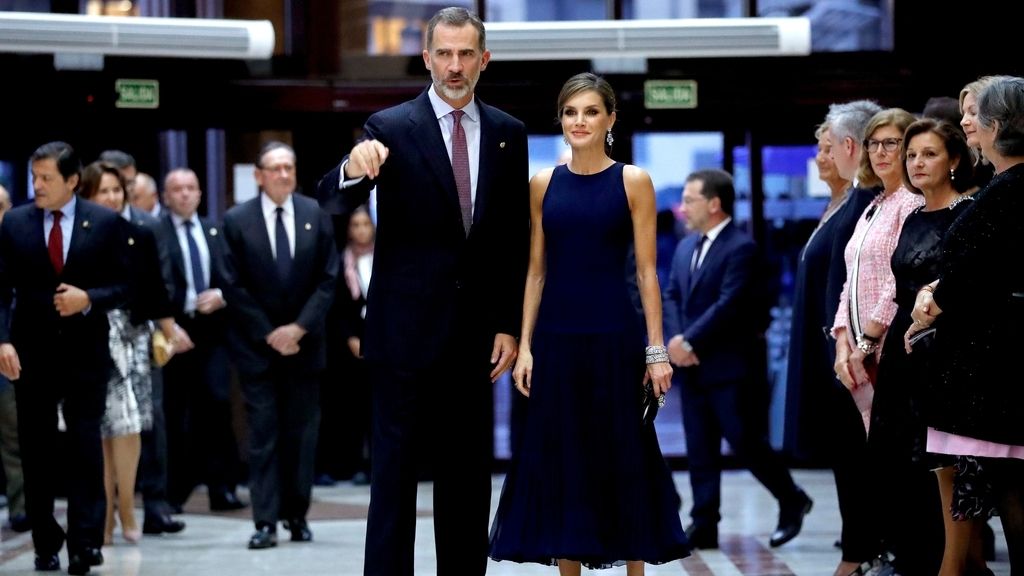 Los Reyes posan antes de entrar en el interior del Auditorio