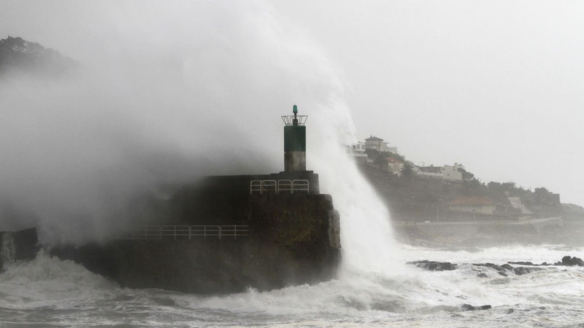 Llega la primera marejada del otoño: olas de 6 metros en Galicia, Asturias y Cantabria