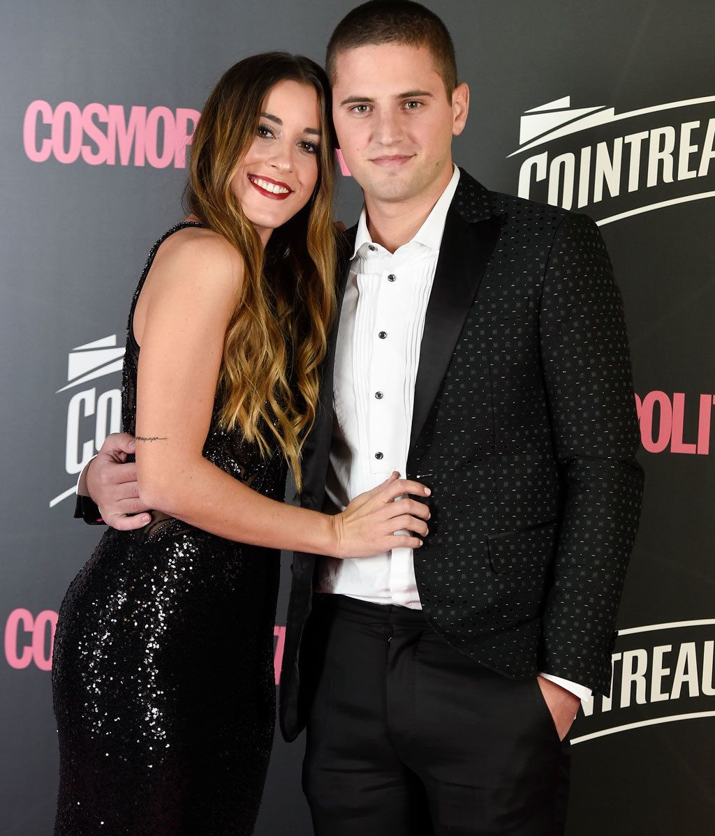 Paula Gonu y su novio, Alex Chiner mimetizados en negro: ella, de Pronovias, él de Dsquared2