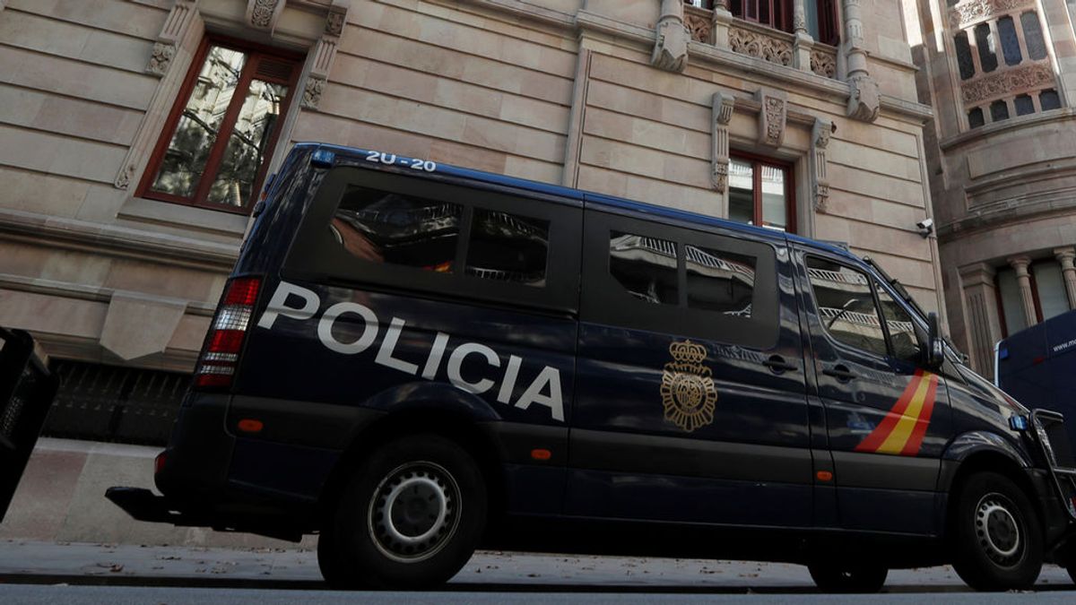 Dos detenidos por intentar agredir a un policía ante la Delegación del Gobierno en Barcelona
