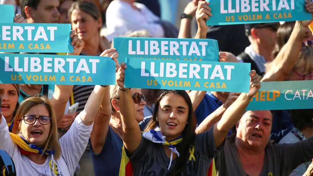 Manifestantes piden libertad para los 'Jordis' en Barcelona