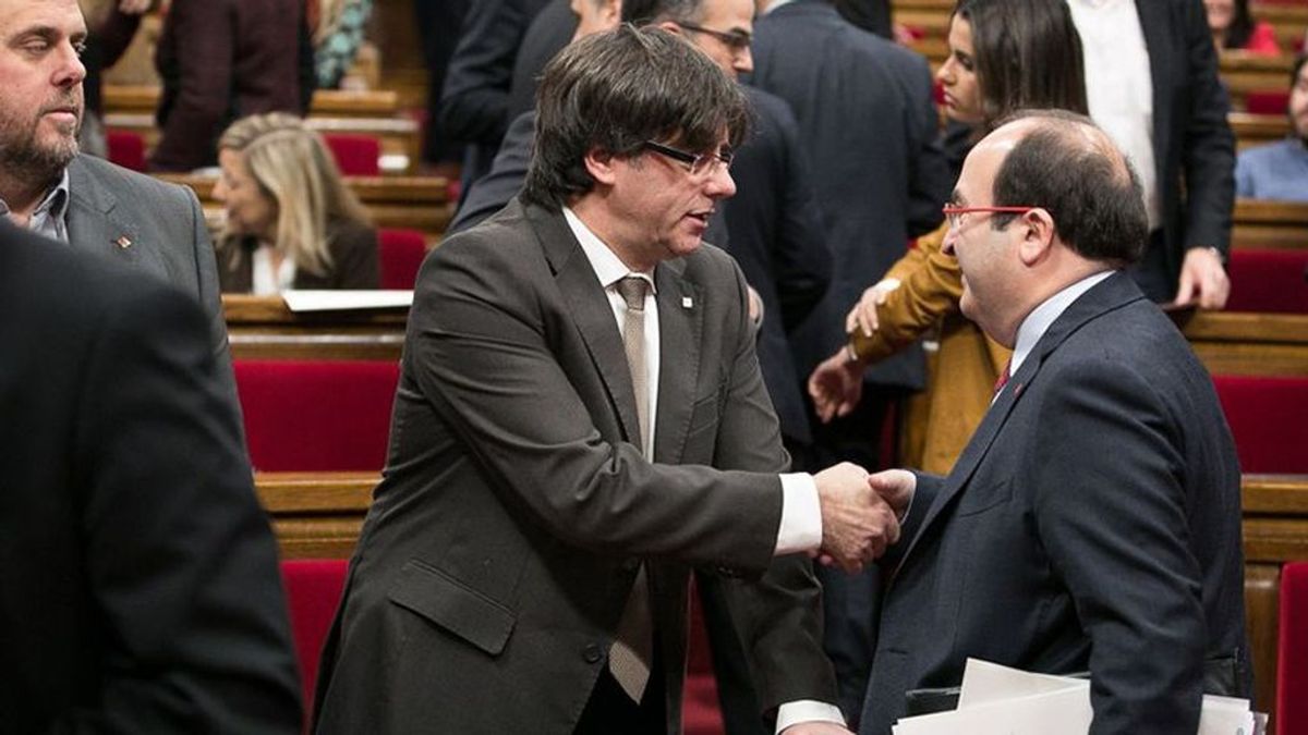 Puigdemont e Iceta se reunieron el viernes para abordar la situación en Cataluña