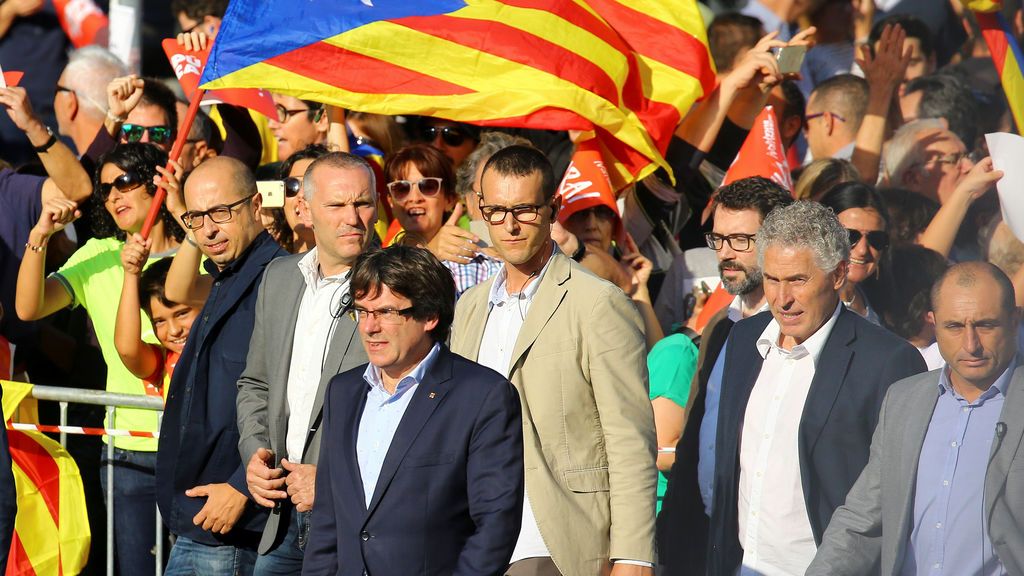 Carles Puigdemont llega a la manifestación en Barcelona