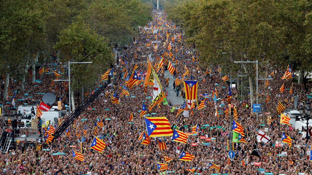 Miles de personas apoyan a Sànchez y Cuixart en Barcelona y expresan su rechazo al 155