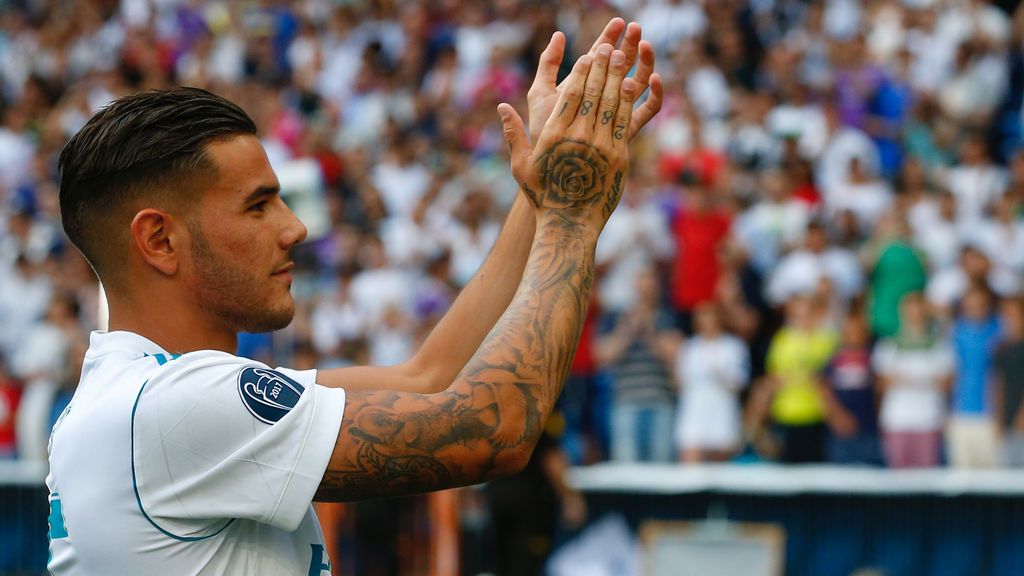 Theo Hernández: "Estamos con Benzema a muerte, para nosotros es el mejor delantero"