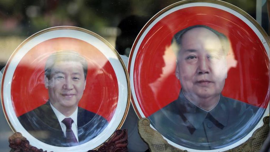 Placas conmemorativas Mao Zedong y Xi Jinping