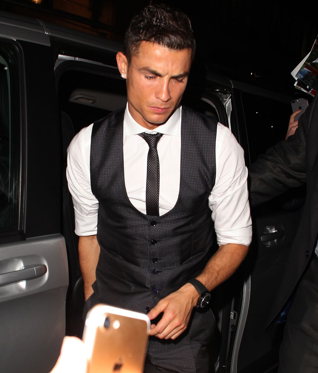 Tras la gala (y a pesar del éxito), Cristiano Ronaldo se dejó ver con cara de pocos amigos