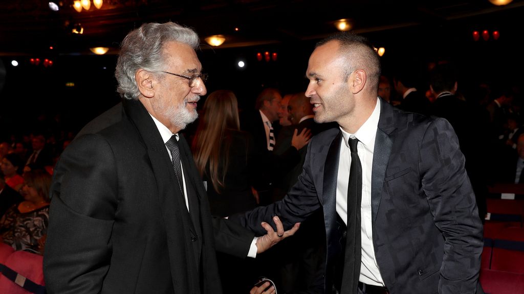 Andrés Iniesta aprovechó para charlar con el tenor Plácido Domingo