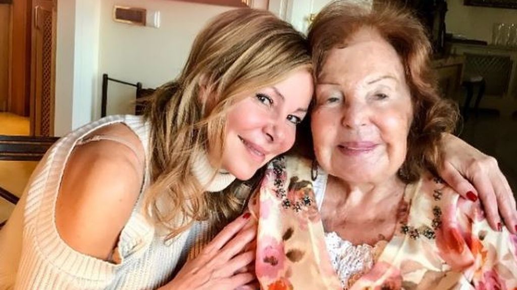 El mensaje de Ana Obregón tras la operación de urgencia de su madre