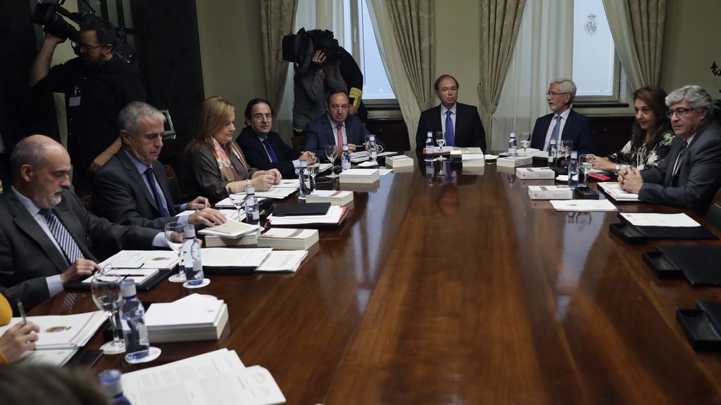 El Gobierno endurece el tono y el 155 parece ya imparable, aunque Puigdemont recule
