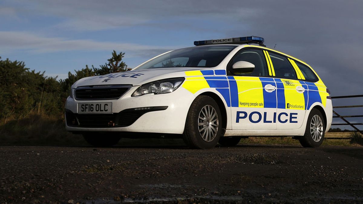 Arrestan en Escocia a un hombre armado con una ballesta que tomó a una mujer de rehén