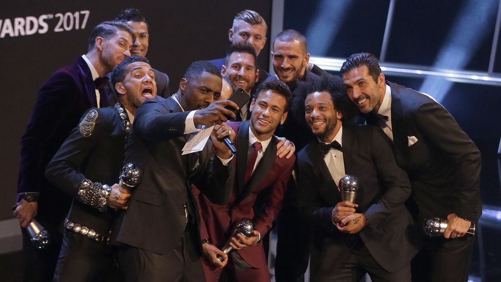 En el 'dream team' del fútbol también hubo tiempo para los selfies