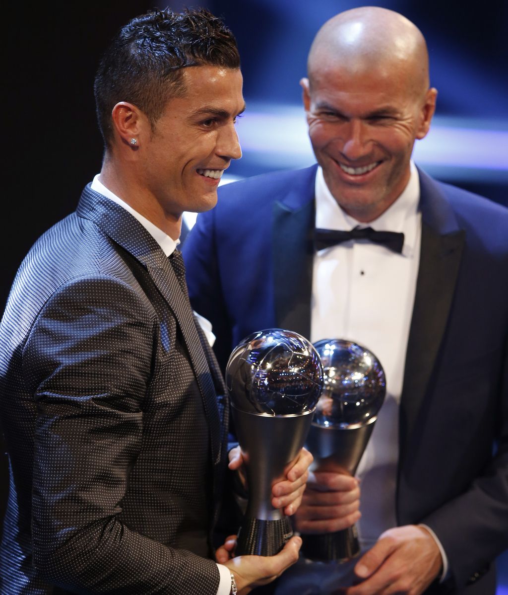 Zinedine Zidane, entrenador de Cristiano, se fue con el premio a mejor técnico