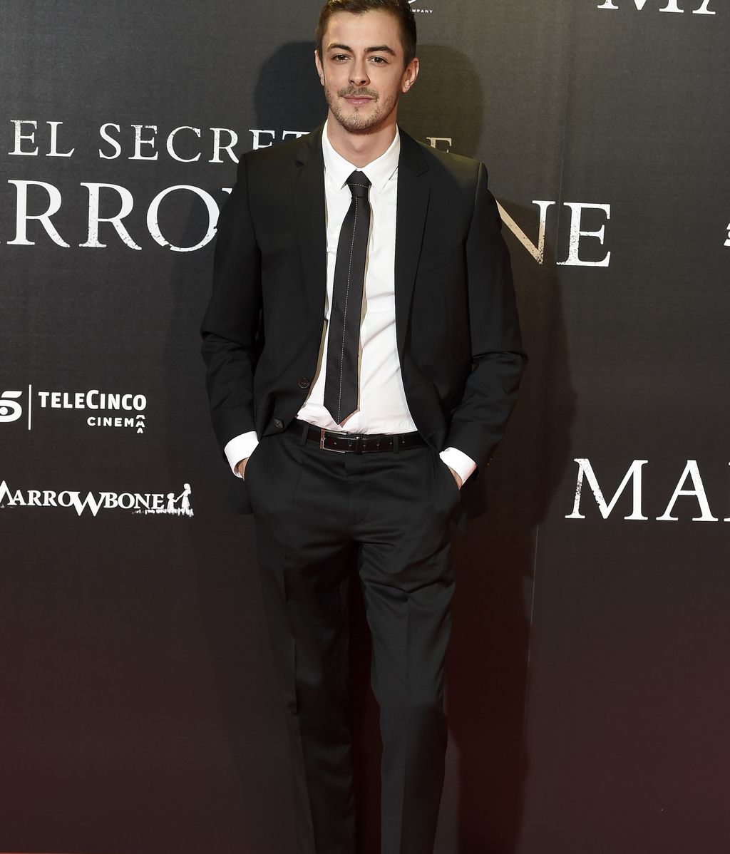 Víctor Palmero eligió un clásico outfit en blanco y negro. La clave, su corbata con una raya central