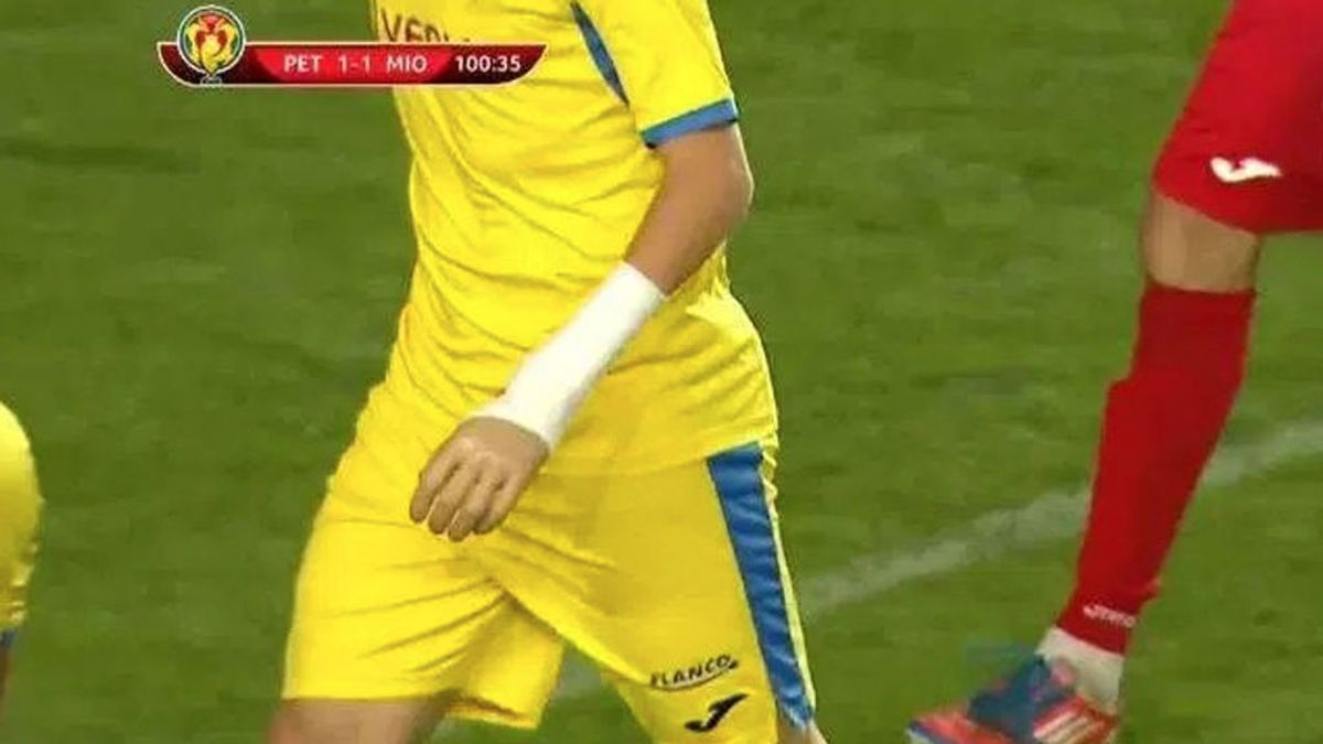 Perdió la mano izquierda, pero nada le detuvo: Cosmin Lambru debutó en la Copa de Rumanía Perdió la mano izquierda, pero nada le detuvo: Cosmin Lambru debutó en la Copa de Rumanía