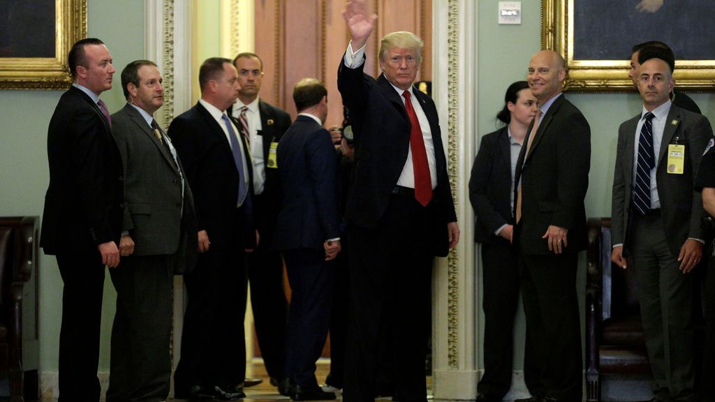 A Trump le llueven las críticas de varios senadores republicanos