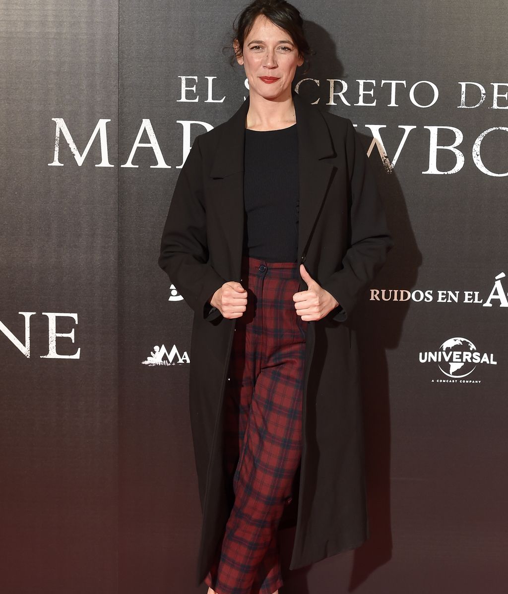 Lorena López, de 'Ella es tu padre', también apostó por el pantalón, con toques escoceses