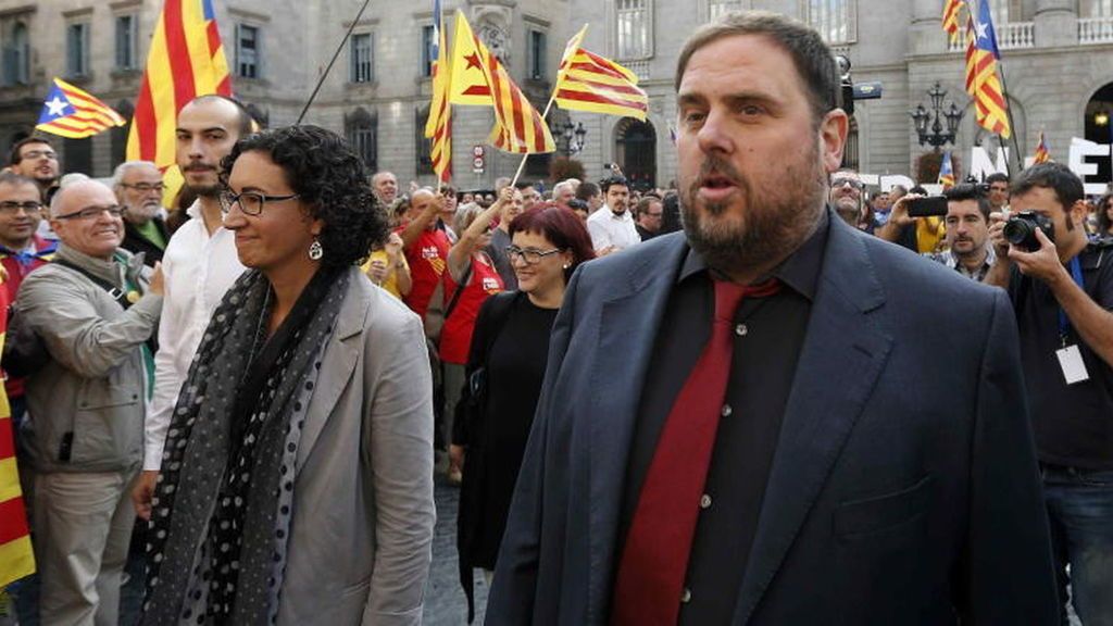 Puigdemont se reúne con el vicepresidente Junqueras y Rovira (ERC) en la Generalitat