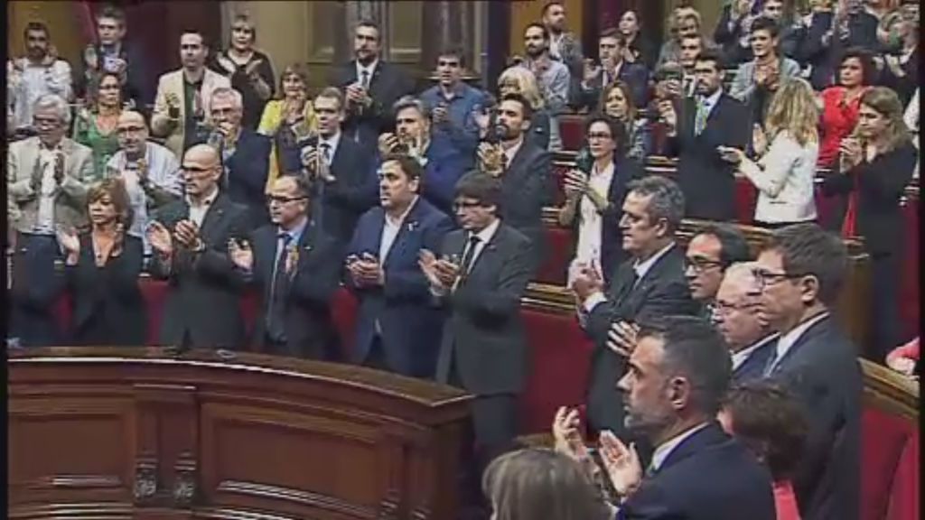 El pleno del Parlament arranca con una mayoría de aplauso en recuerdo a los Jordis