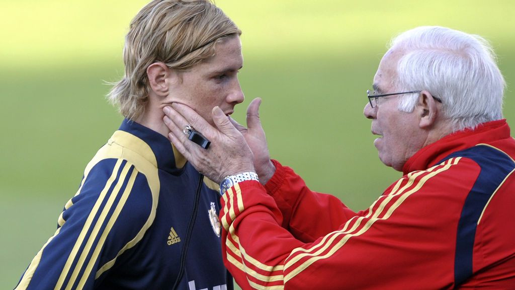 El emotivo mensaje de Fernando Torres a Luis Aragonés tras igualarle en partidos como rojiblanco