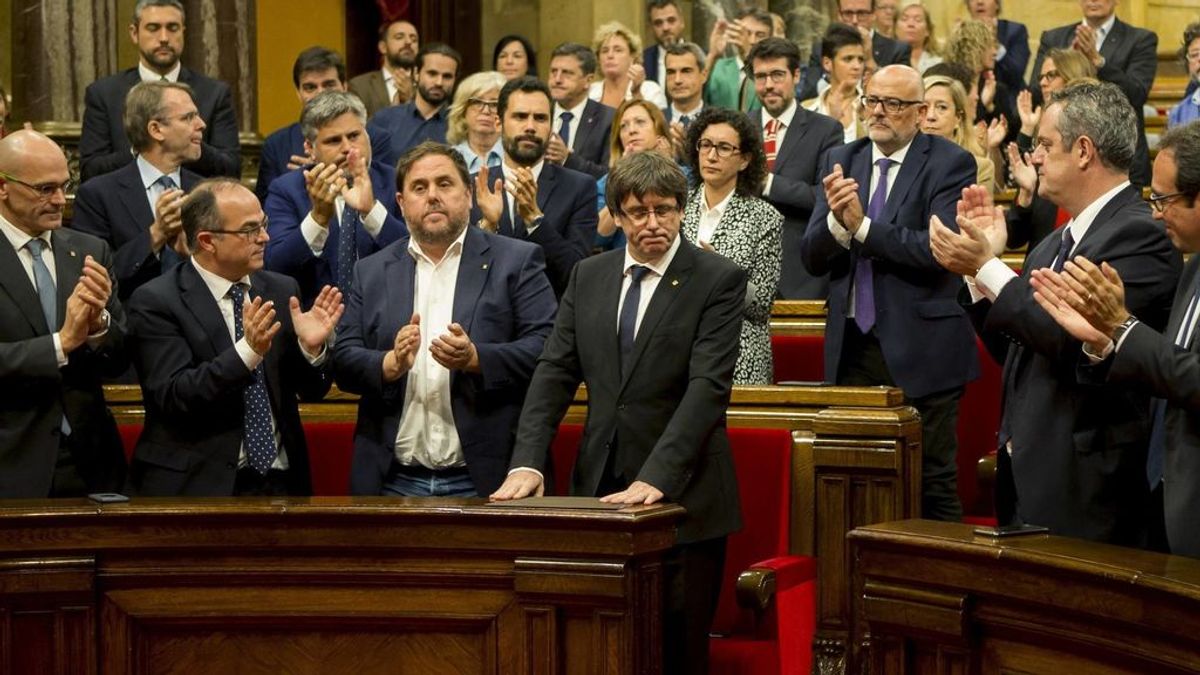 Diputados de JxSí en el parlamento catalán dimiten ante la probable convocatoria de elecciones