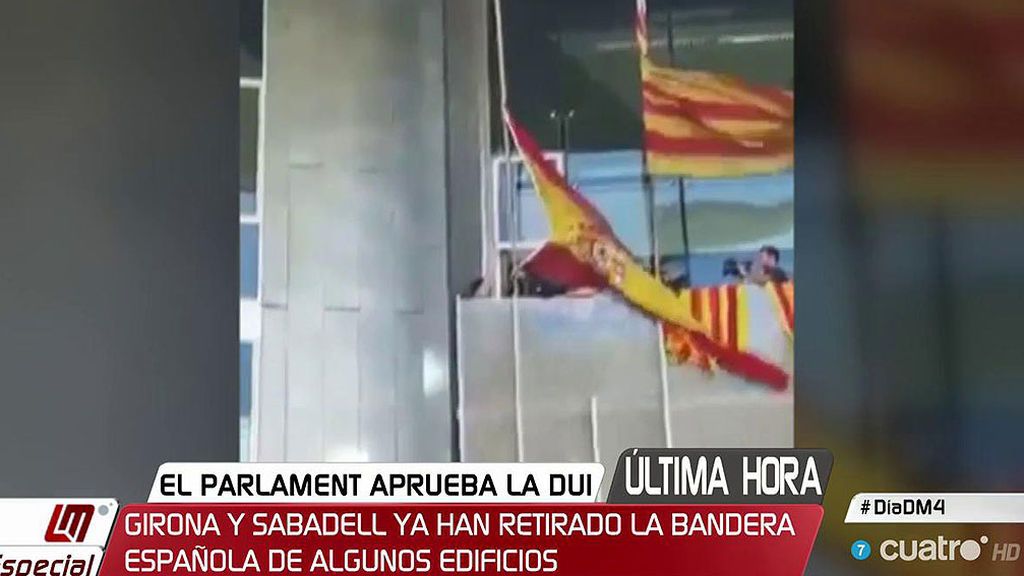 En Girona y Sabadell ya se ha retirado la bandera española de algunos edificios