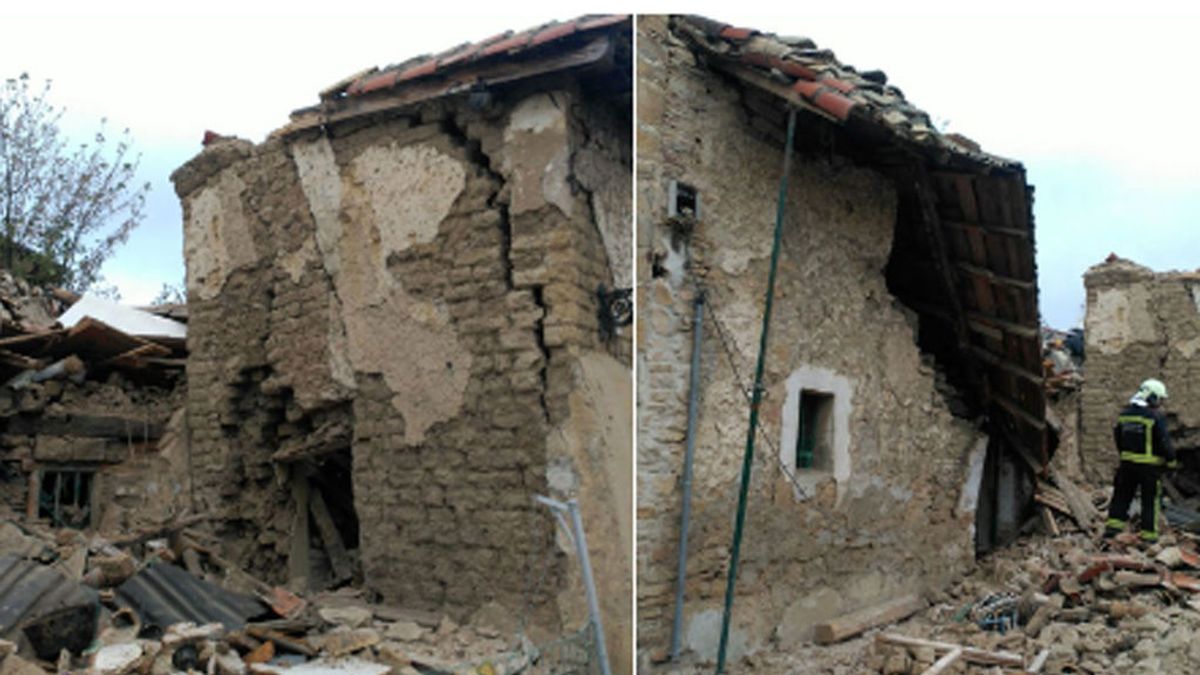 Rescatan con vida una persona en el interior de una casa derrumbada en Pamplona