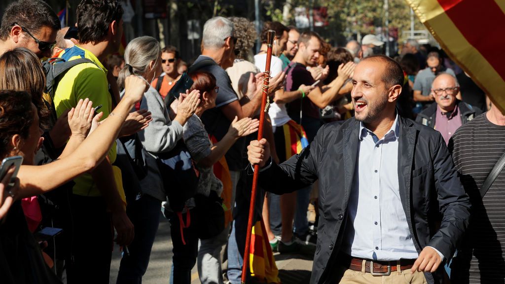 Alcaldes entran en el Parlament para seguir el pleno