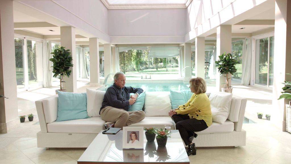 Tiene 12 dormitorios, 15 baños, piscina, ascensor, gimnasio y cine (y está en venta)