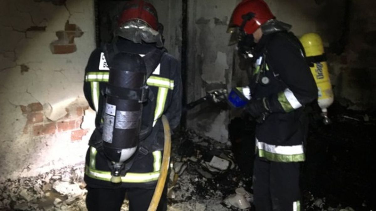 Dos muertos, nueve heridos y 40 desalojados en el incendio de una vivienda de Castellón
