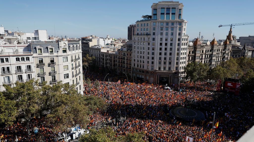 Masiva manifestación en Barcelona por la unidad de España