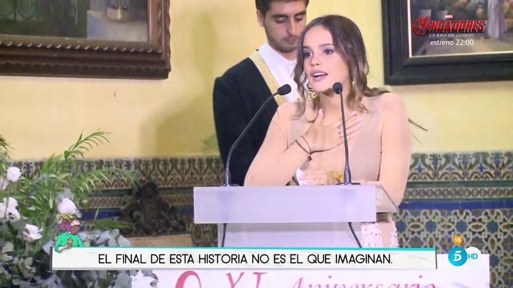 Gloria Camila recoge un premio póstumo a su madre y...  ¿lo pierde?