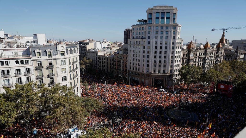 Masiva manifestación en Barcelona por la unidad de España